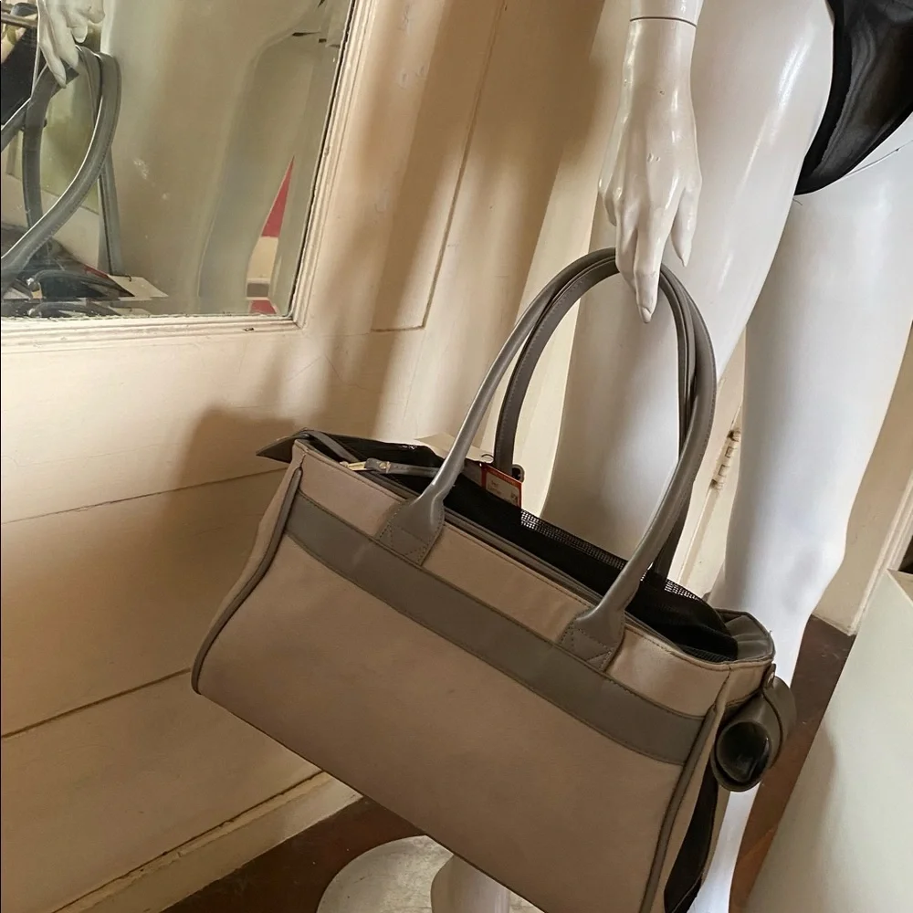 NWT Bon Voyage pet carrier